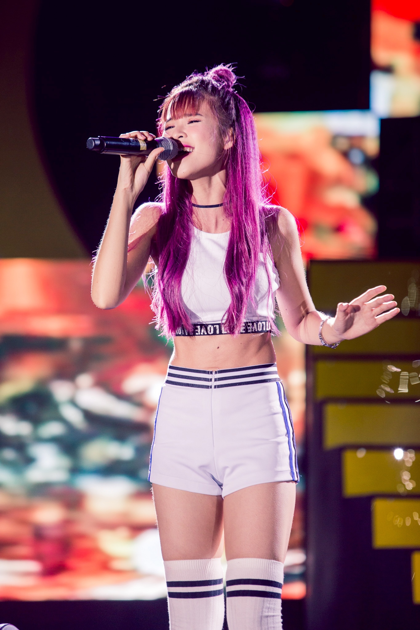 fan Can Tho doi mua xem Dong Nhi bieu dien anh 10