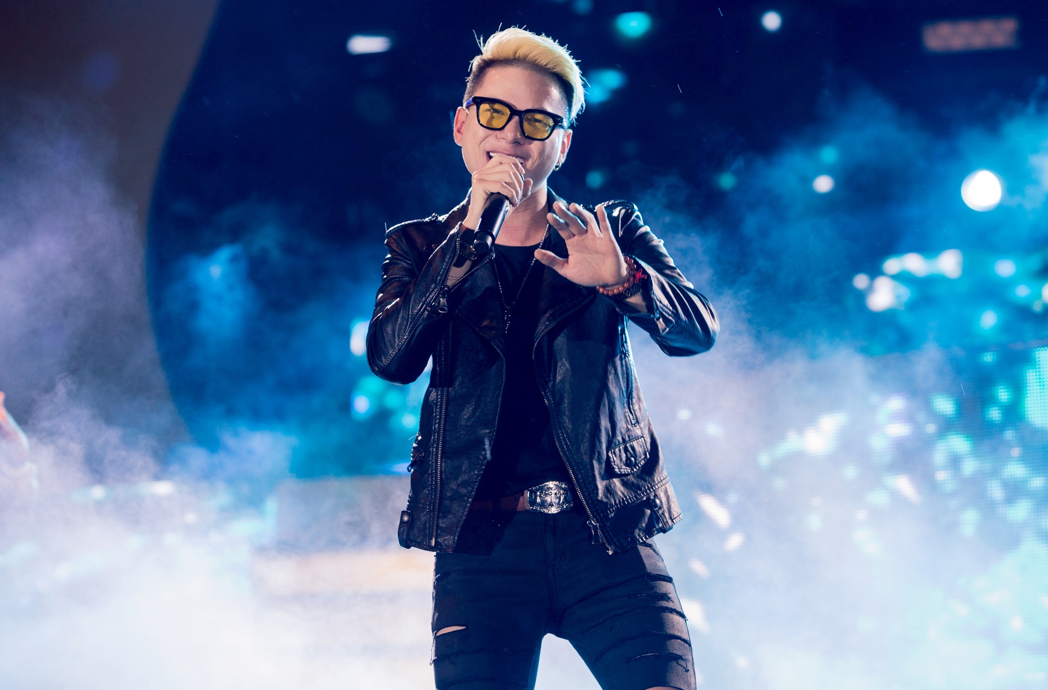 fan Can Tho doi mua xem Dong Nhi bieu dien anh 12