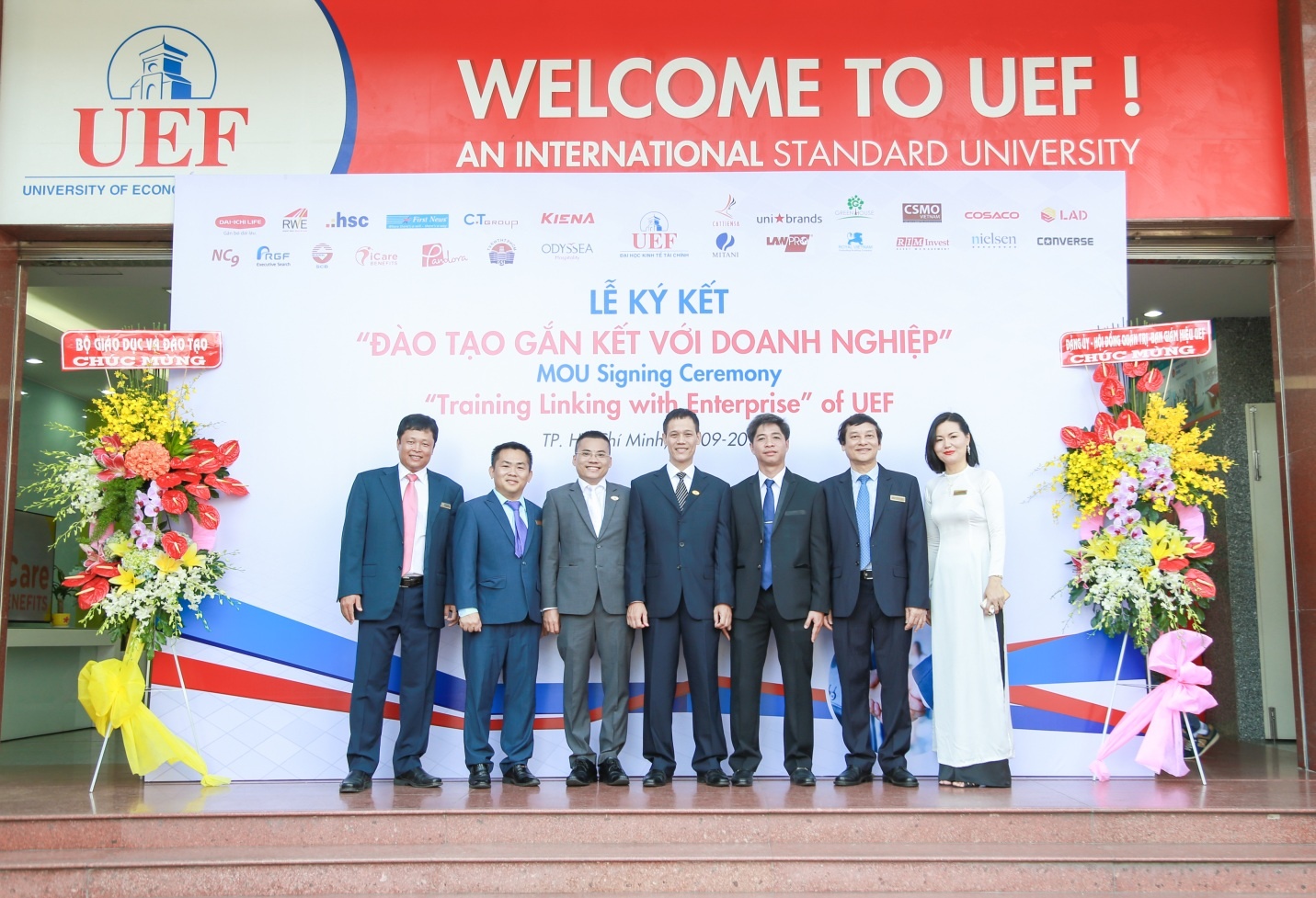 UEF, ký kết hợp tác ảnh 1 UEF, ky ket hop tac anh 1