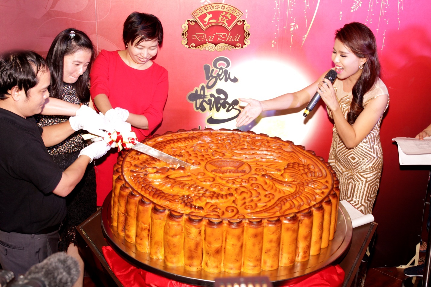 Cung Dai Phat se chia mua trung thu yeu thuong va am ap hinh anh