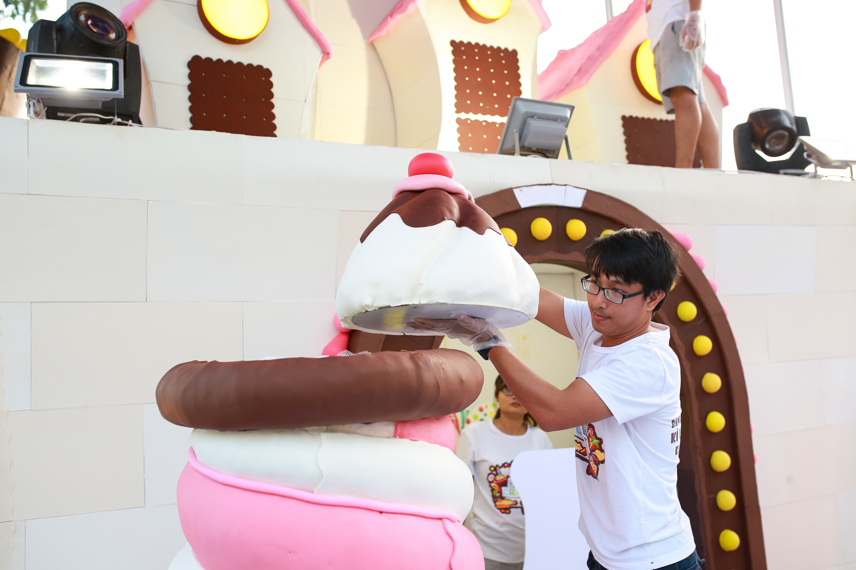 quy trinh lam lau dai banh keo khong lo anh 1