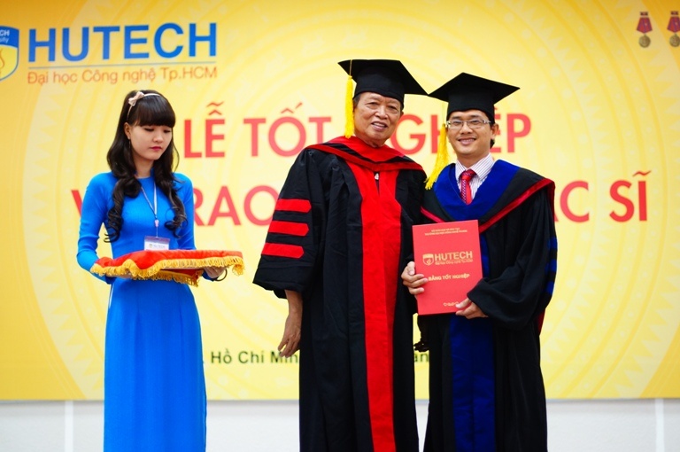 HUTECH tuyen sinh trinh do thac si anh 4