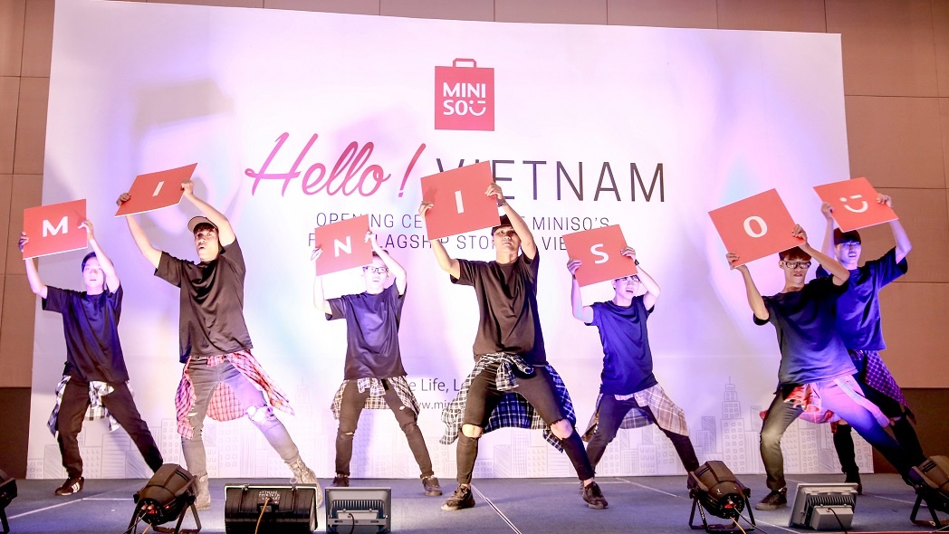 Miniso,  khai truong cua hang anh 1