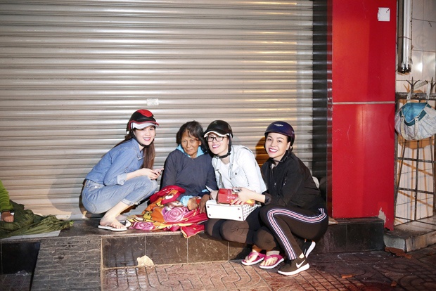 Ngoc Trinh,  Phuong Le,  hoat dong cong dong anh 2