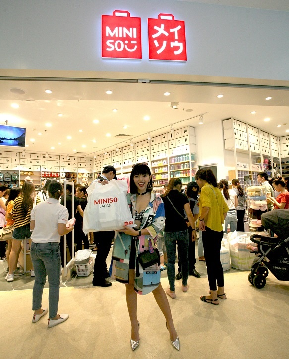 Miniso,  khai truong cua hang anh 2