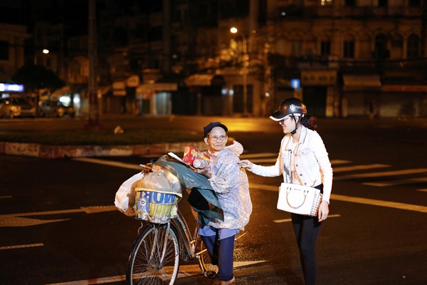 Ngoc Trinh,  Phuong Le,  hoat dong cong dong anh 5