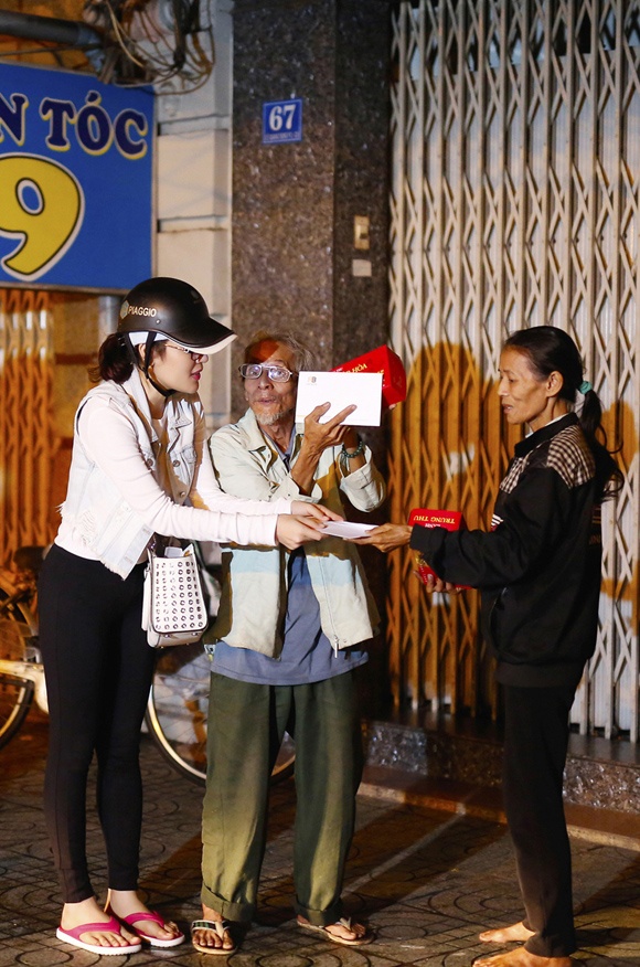 Ngoc Trinh,  Phuong Le,  hoat dong cong dong anh 9