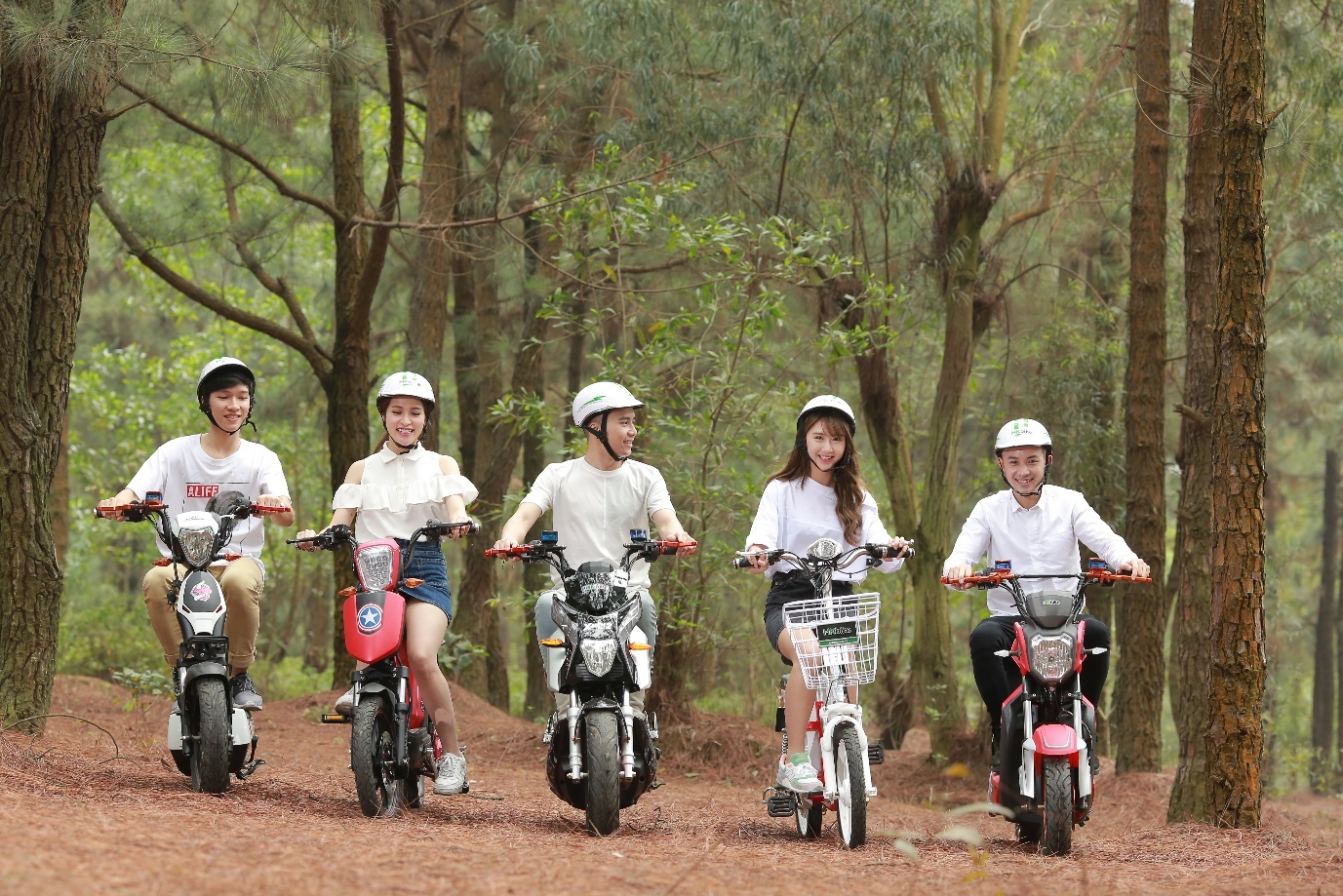 Cach thuyet phuc phu huynh mua xe dien dip nam hoc moi hinh anh