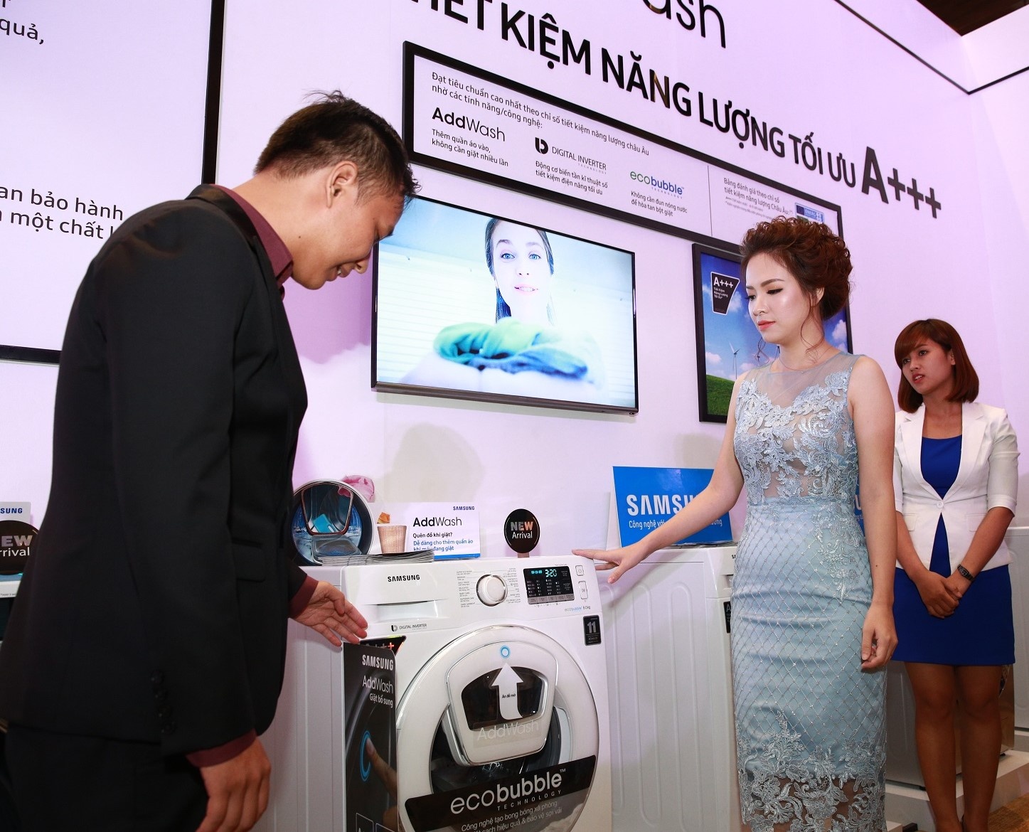 Hoa hau Thuy Lam dien dam xanh anh 7