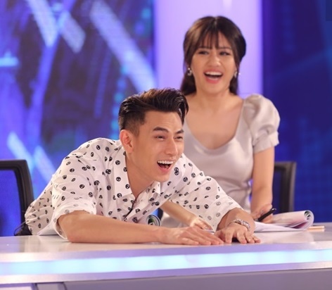 Isaac hoi ngo Van Mai Huong trong dem nhac tai Sai Gon hinh anh