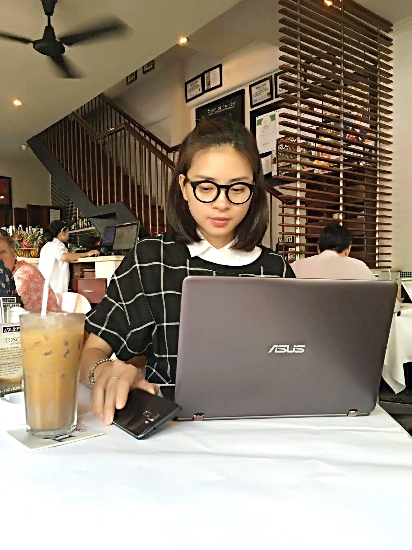 Ngô Thanh Vân đại diện thương hiệu Asus ảnh 5 Ngo Thanh Van dai dien thuong hieu Asus anh 5
