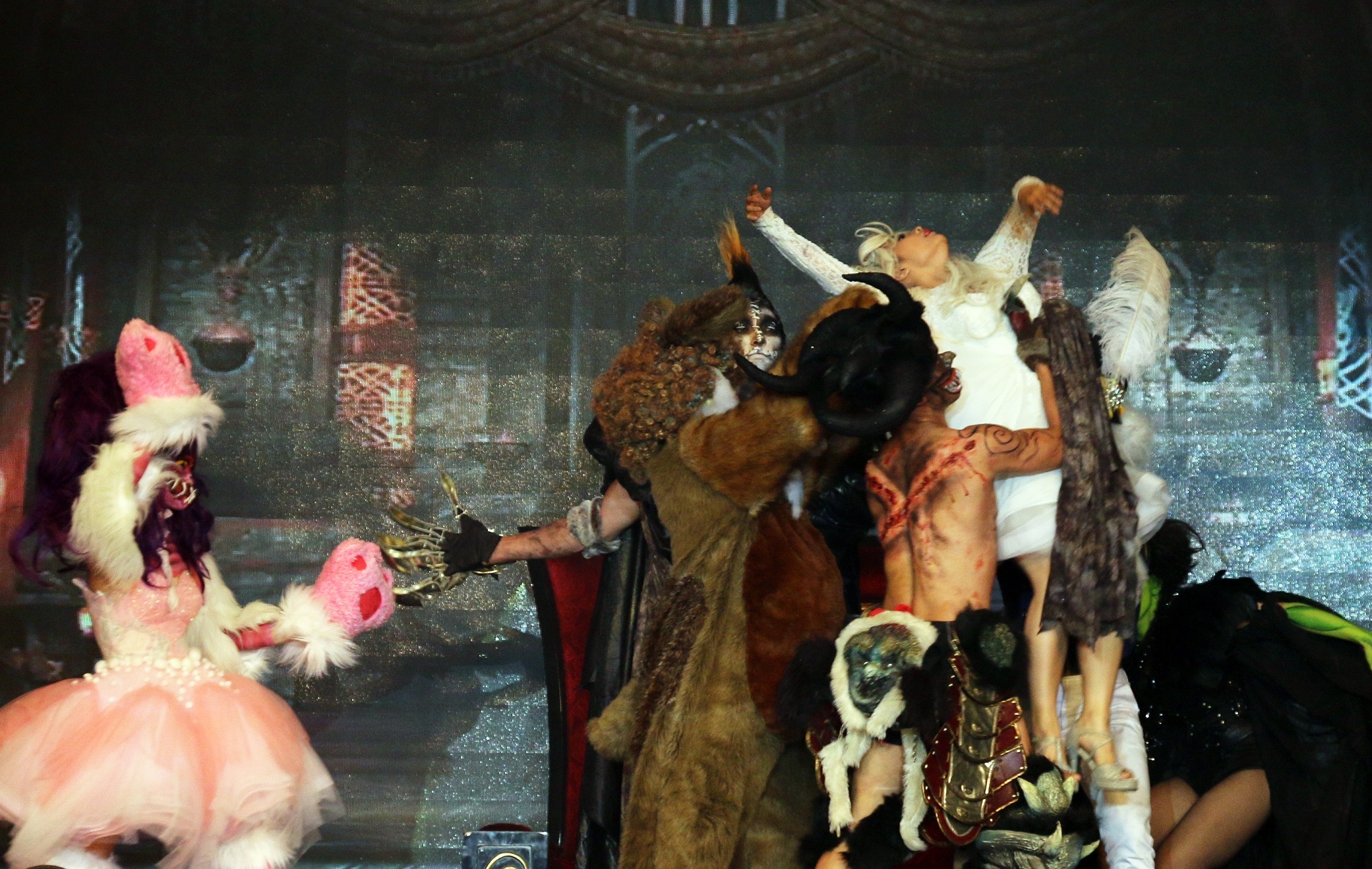 body painting,  nhac kich,  Trung tam day nghe tham anh 6