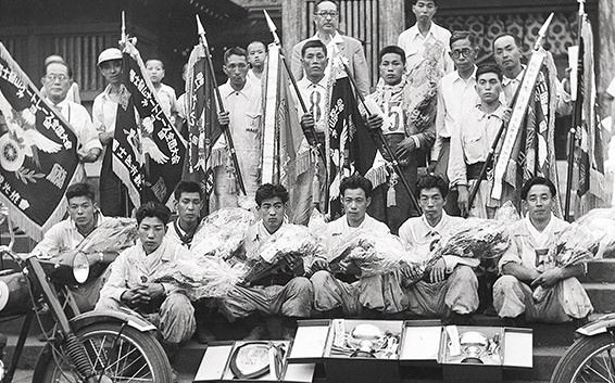 xe may dau tien cua Yamaha anh 4