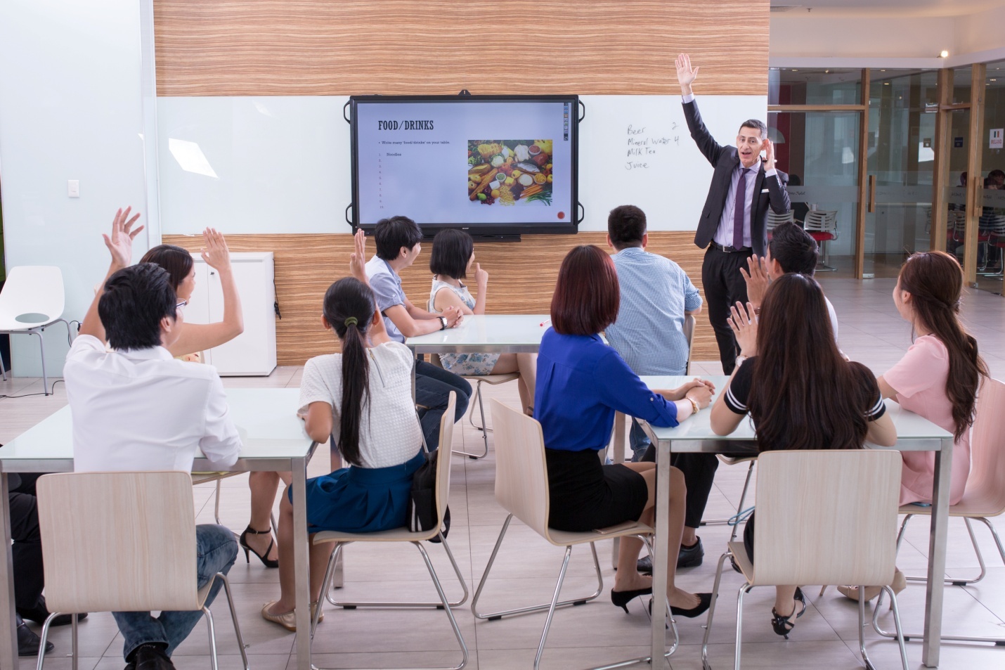 Wall Street English,  hoc tieng Anh anh 8