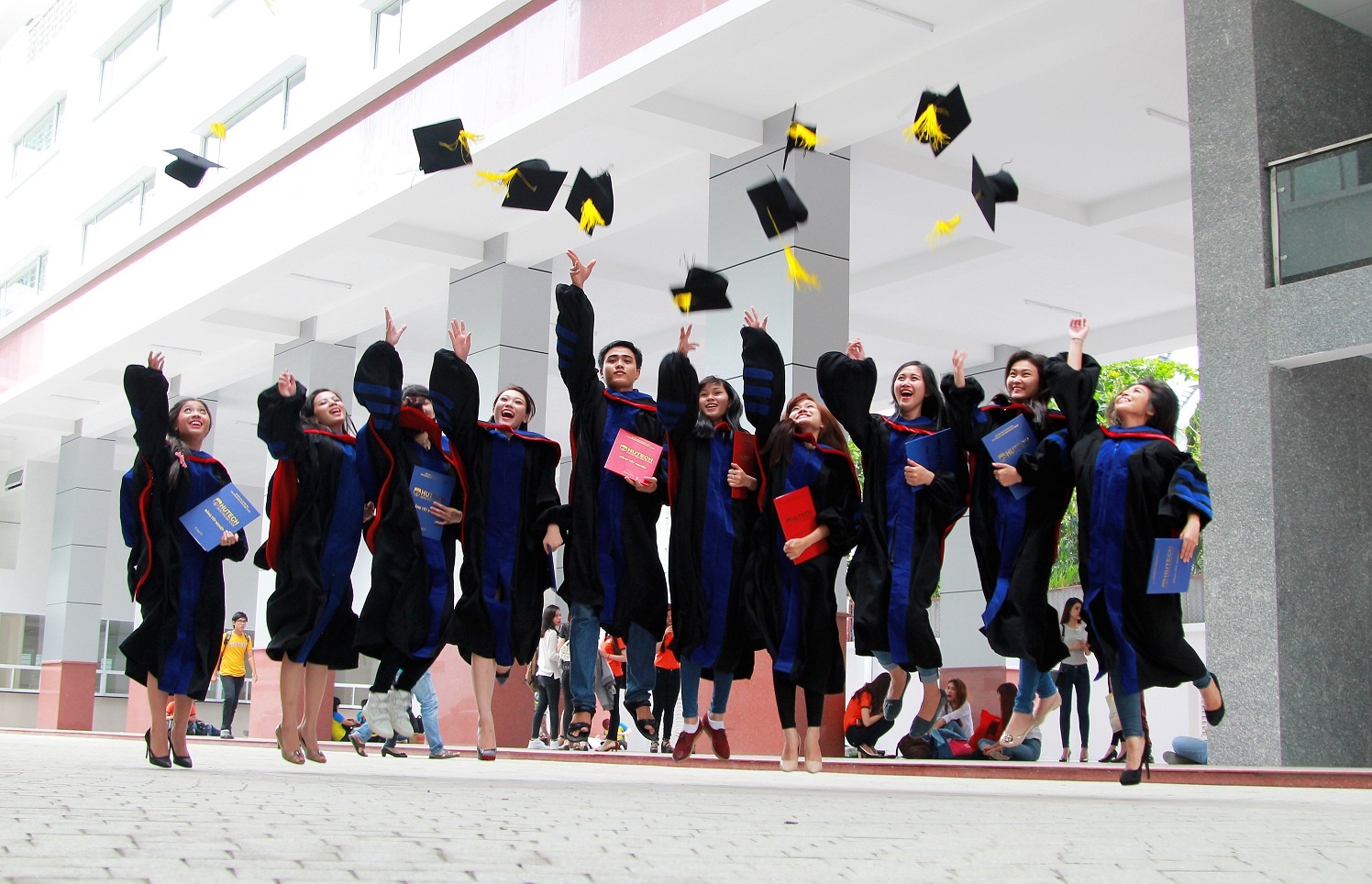 hoc lien thong tai HUTECH anh 3