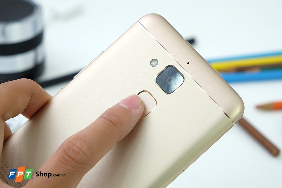 FPT Shop mo ban Zenfone 3 Max RAM 3 GB gia 4,49 trieu dong hinh anh