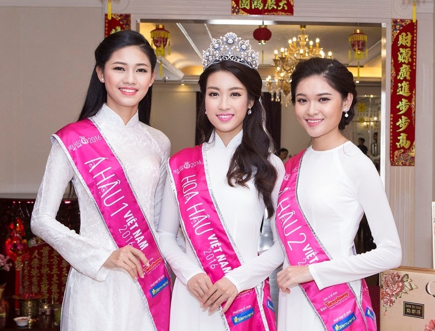 Hoa hau Do My Linh hoi ngo 2 a hau tai Queen Plaza hinh anh