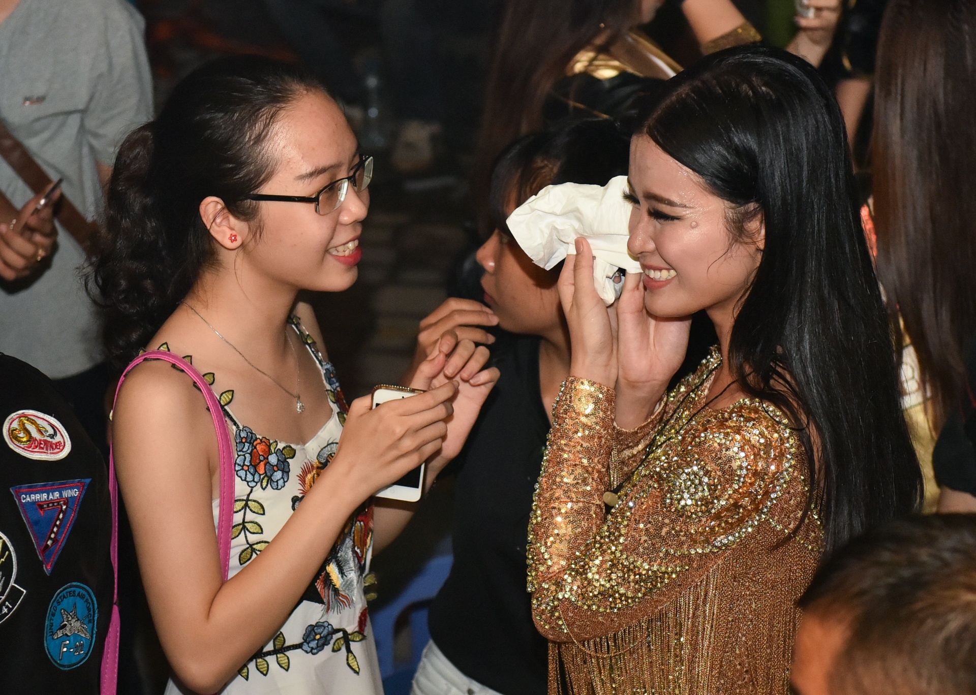 Dong Nhi cung tro cung Hello Yellow nhang nhit anh 5