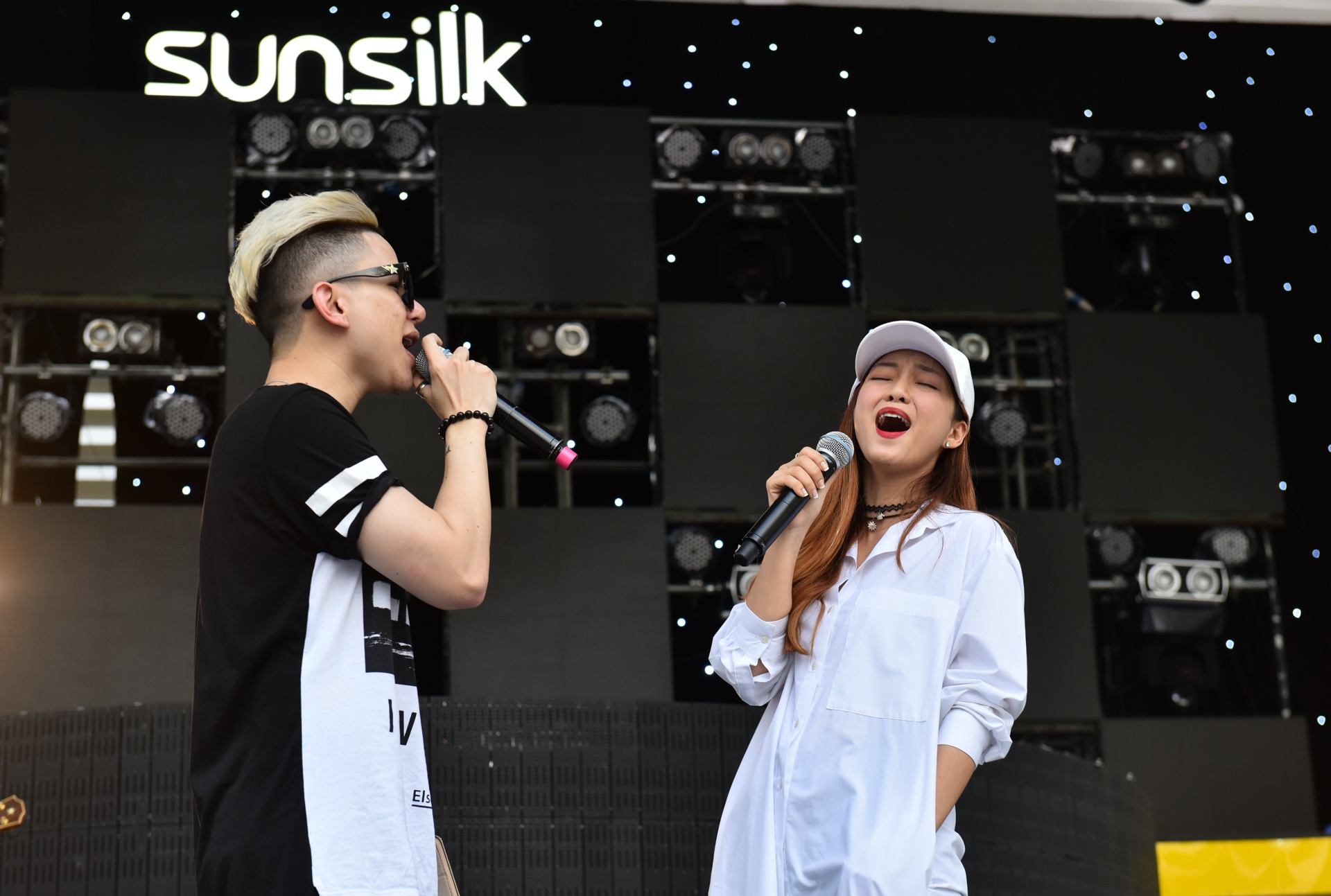 Dong Nhi cung tro cung Hello Yellow nhang nhit anh 9