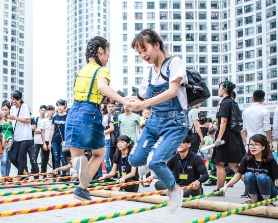 Tre em thanh thi huong tron uoc mo trung thu truyen thong hinh anh