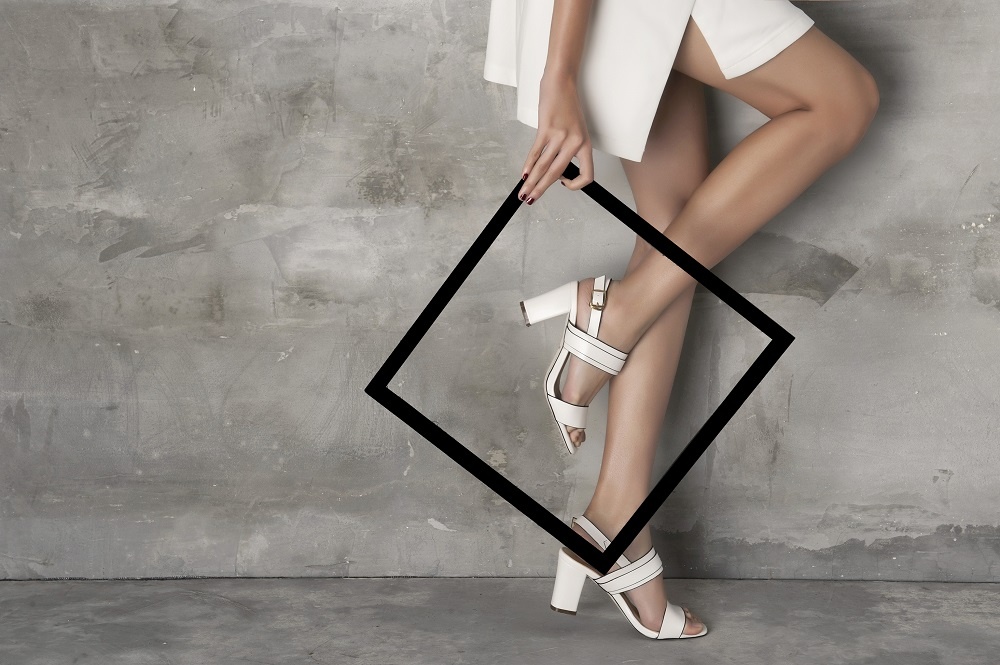 HNOSS ra mat BST phu kien giay va tui phong cach toi gian hinh anh