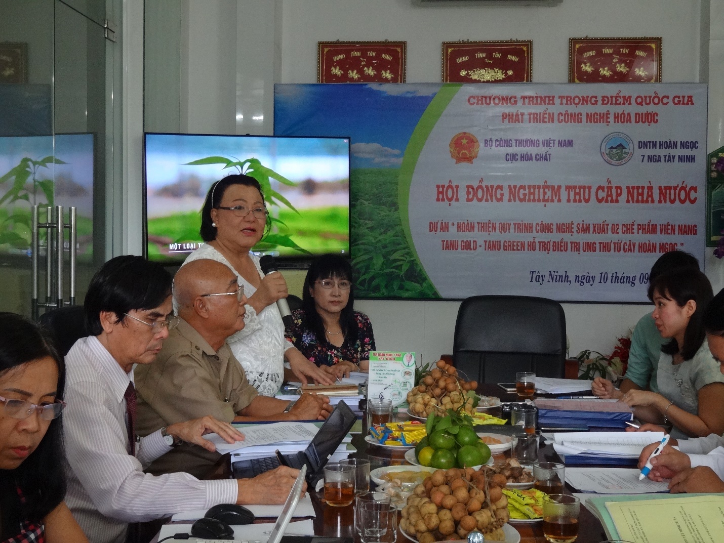 Hoan Ngoc,  dieu tri ung thu anh 2