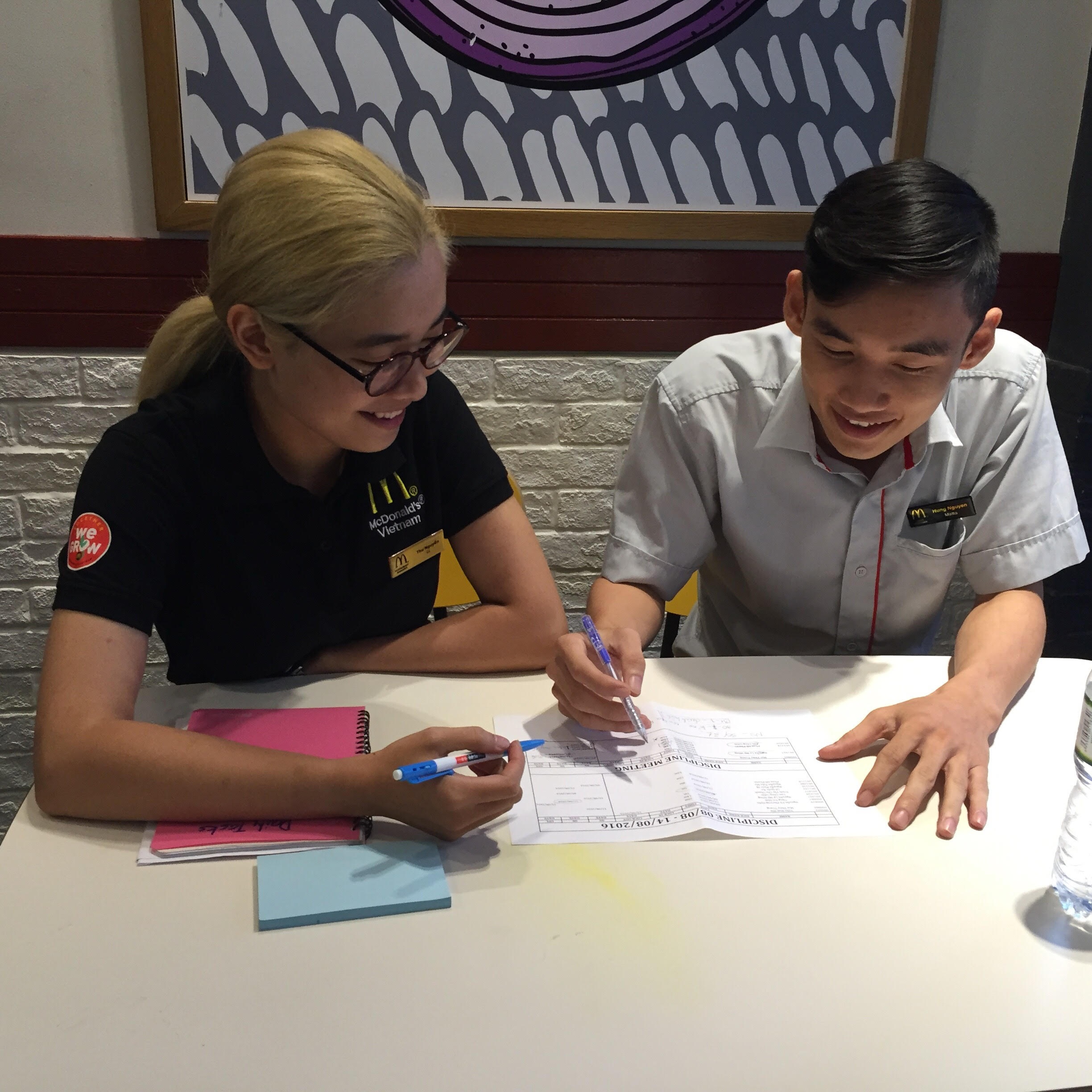 Dieu gan ket doi ngu nhan vien tai McDonald's Viet Nam hinh anh