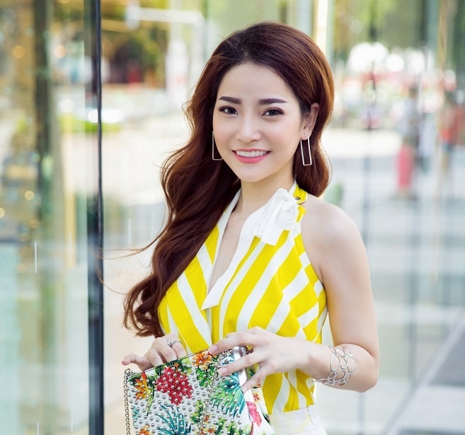 Bien hoa phong cach thoi trang dao pho trong tiet troi thu hinh anh