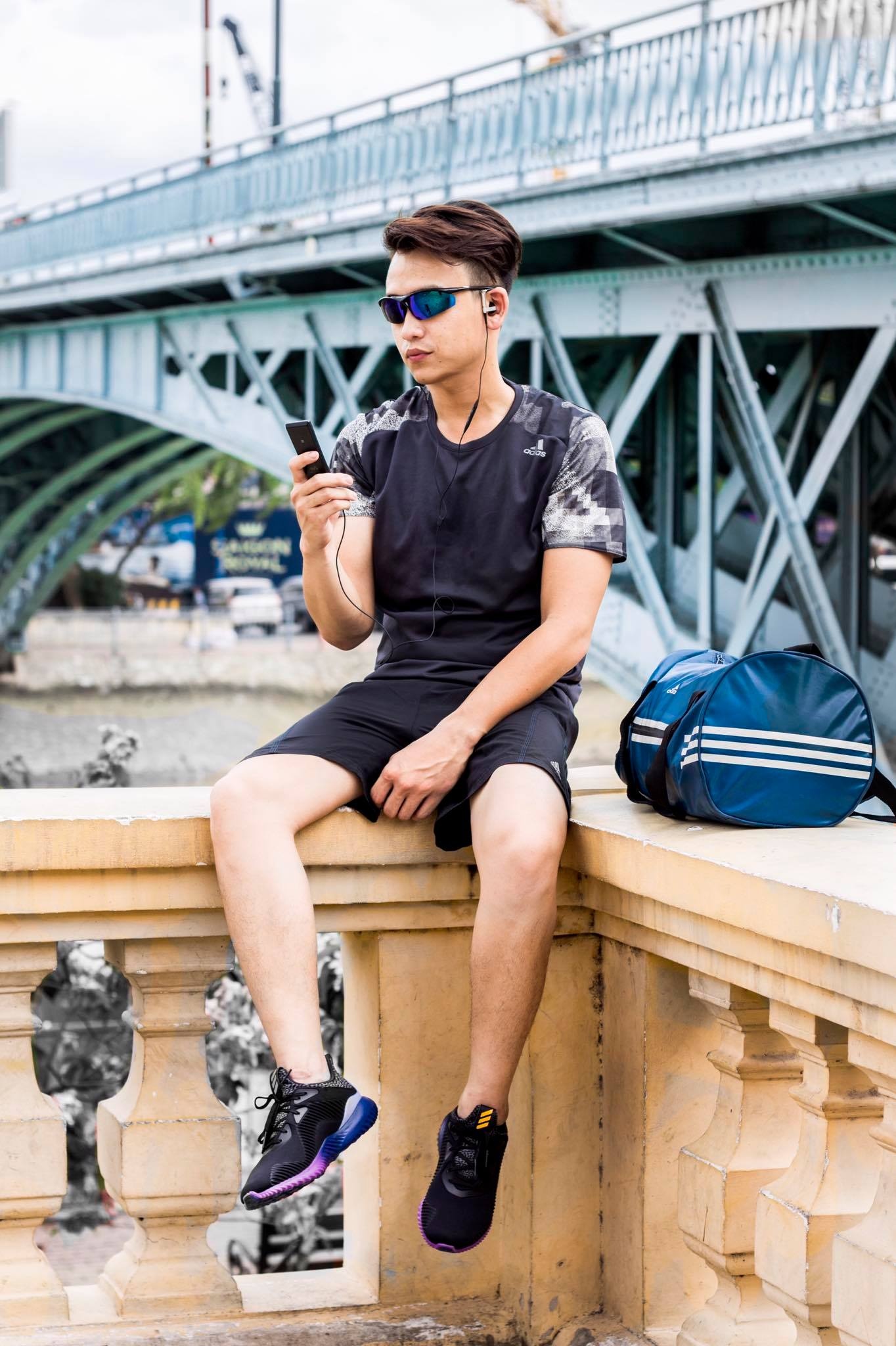 gu chon giay the thao cua Tronie Ngo anh 3