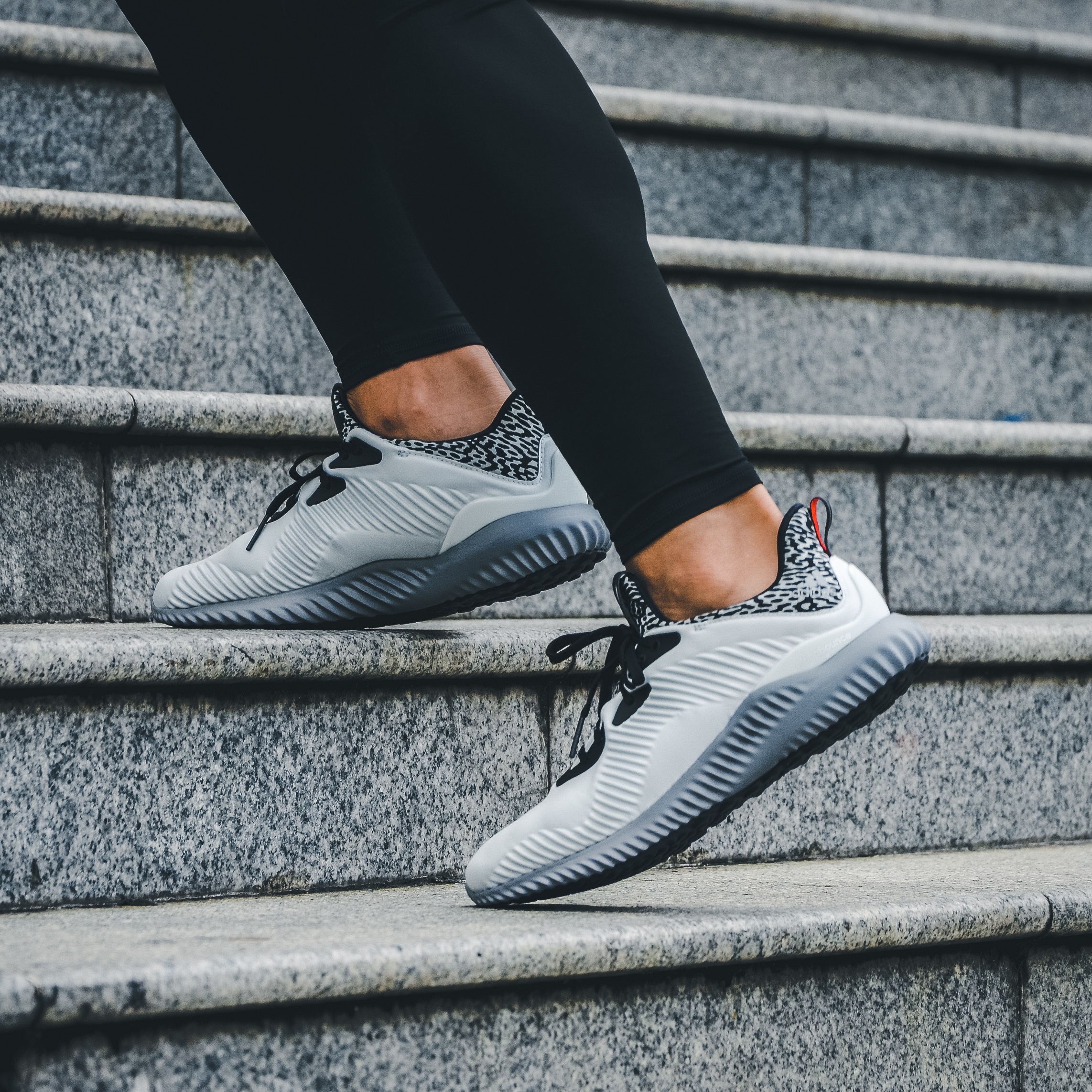 gu chon giay the thao cua Tronie Ngo anh 7