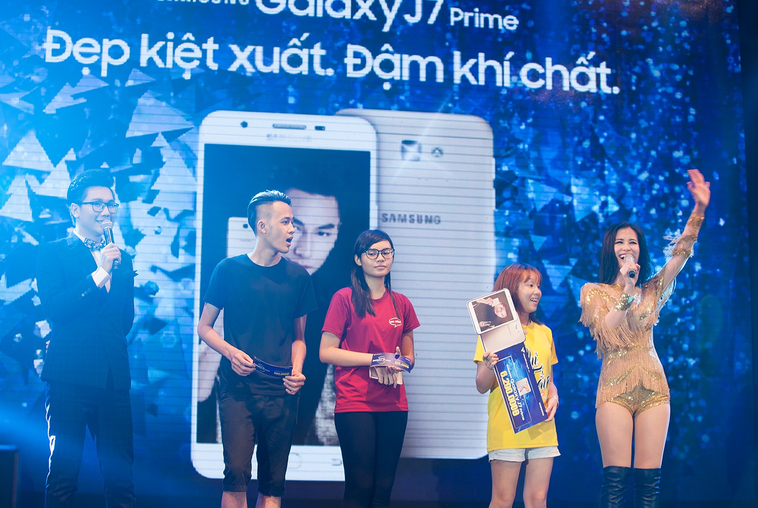 lý do Đông Nhi và Isaac nổi tiếng chiều fan ảnh 3 ly do Dong Nhi va Isaac noi tieng chieu fan anh 3