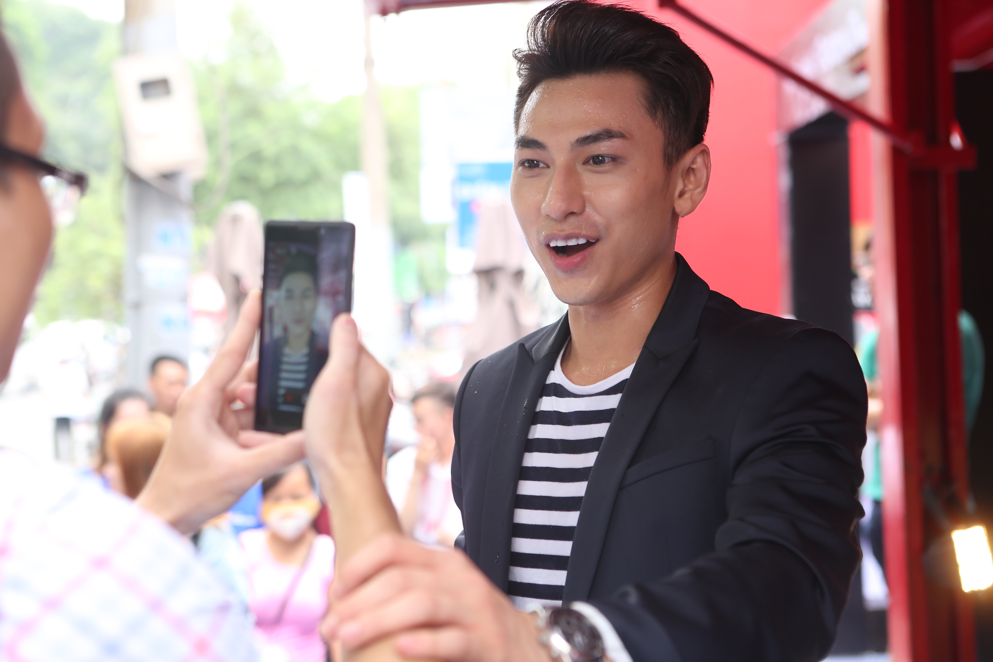 lý do Đông Nhi và Isaac nổi tiếng chiều fan ảnh 2 ly do Dong Nhi va Isaac noi tieng chieu fan anh 2