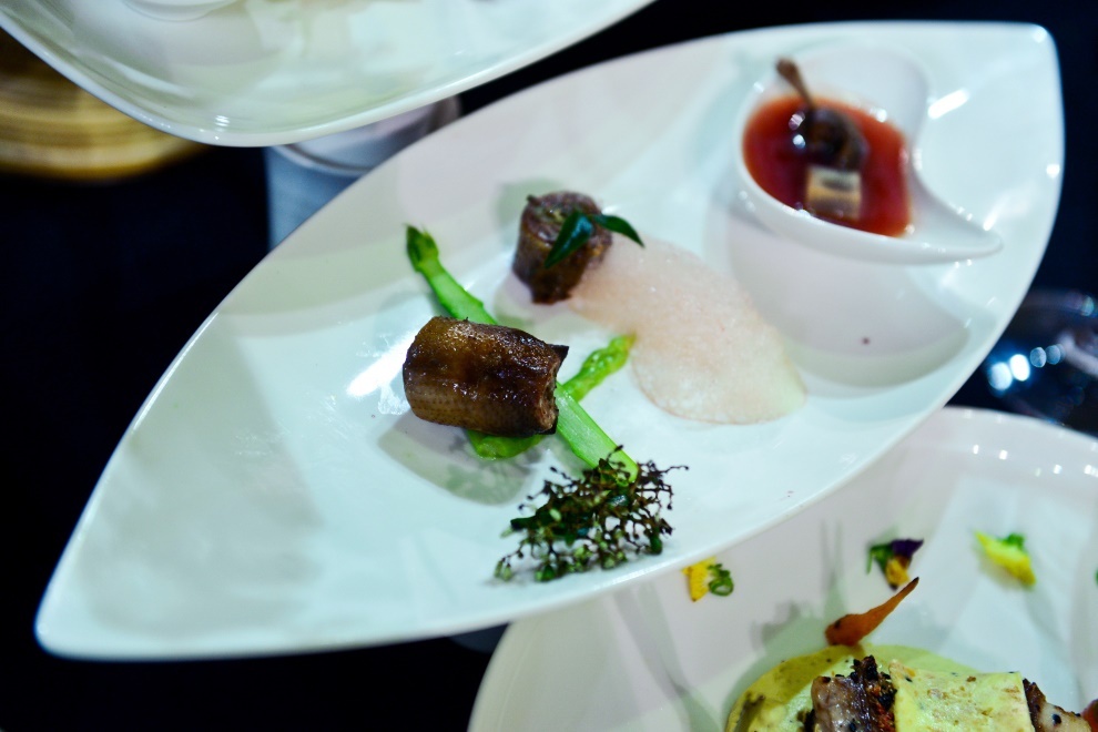 Chiec thia vang anh 1