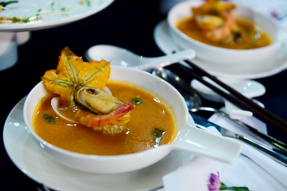 Chiec thia vang anh 12