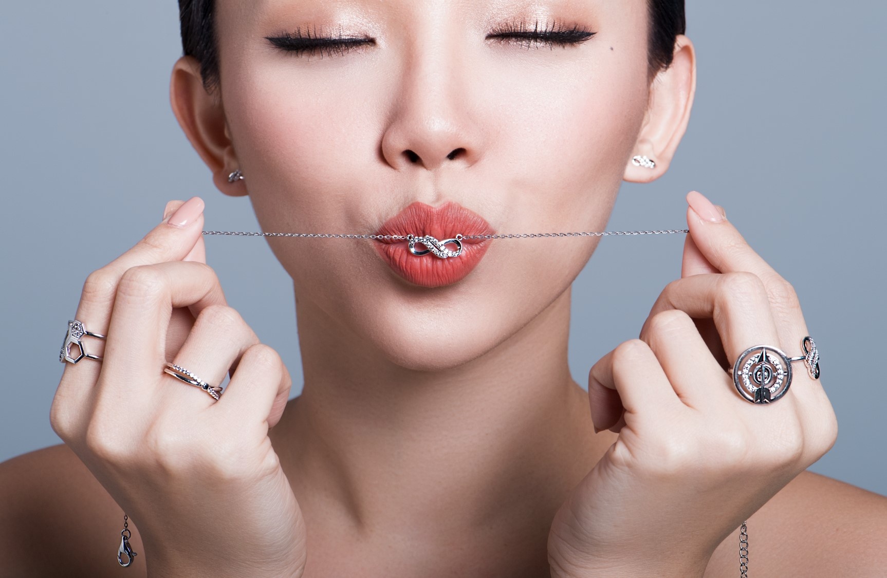 Toc Tien quyen ru voi BST trang suc bac tinh te hinh anh