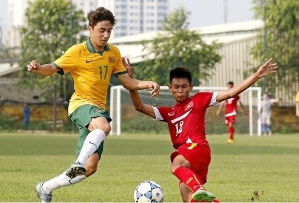 Lai ban chuyen the trang cua cau thu Viet hinh anh