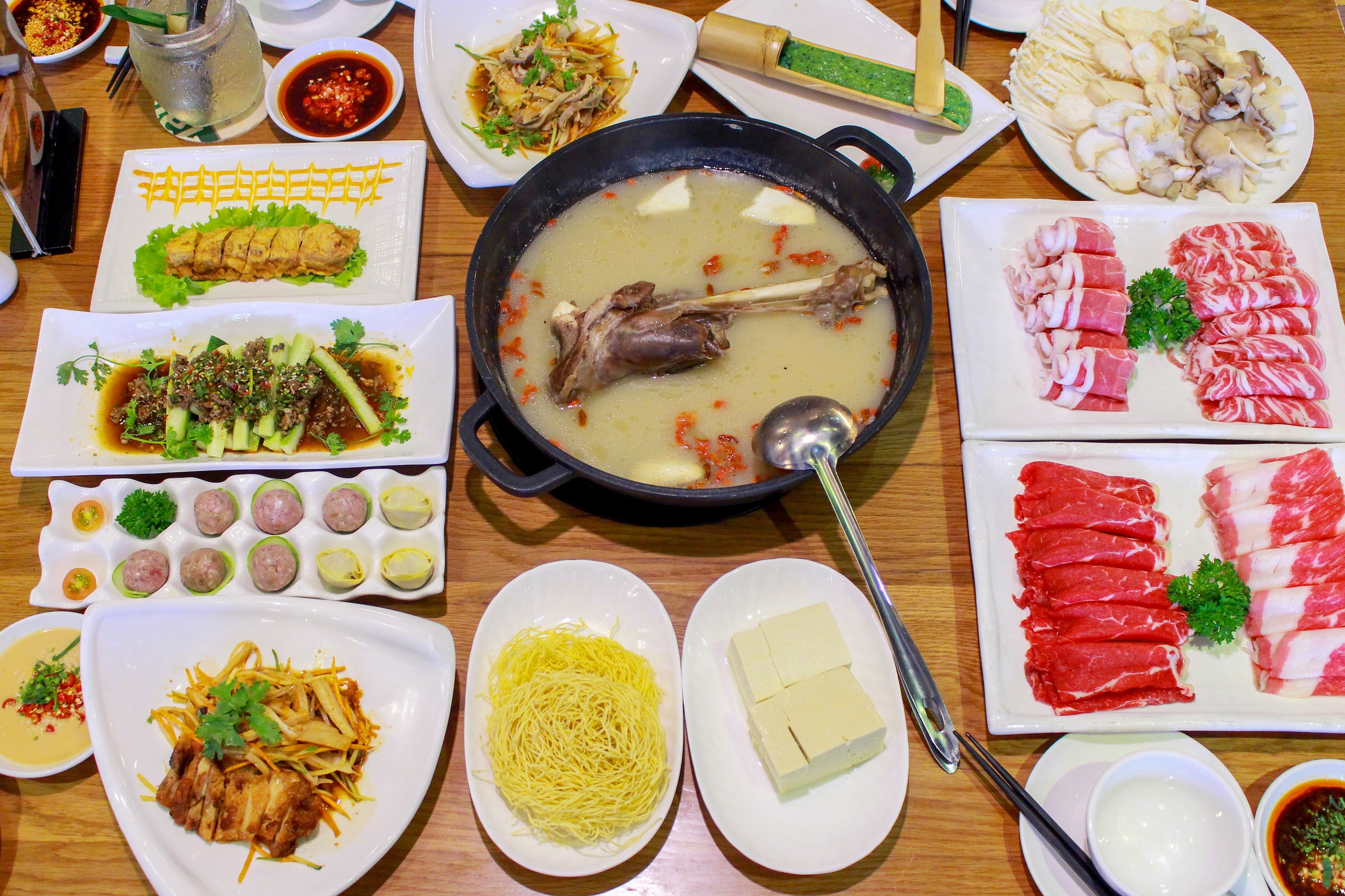 Lau dui cuu ham thom ngon, la mieng tai Ba Con Cuu hinh anh