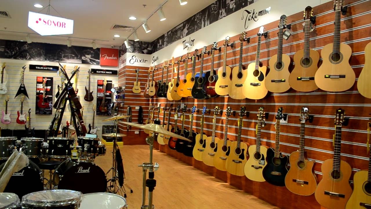 Mua nhac cu uu dai 50% trong tuan khai truong Viet Thuong hinh anh