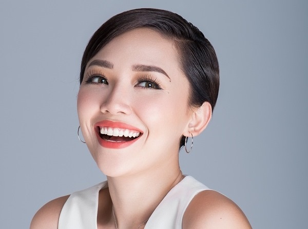 Toc Tien goi y cach mix do voi trang suc tinh te hinh anh