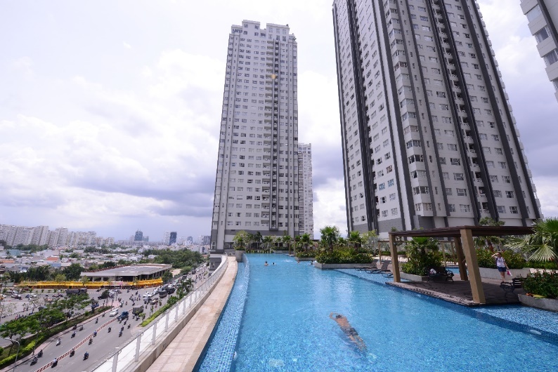 Nha dau tu BDS mo tour tham quan du an de kich cau hinh anh