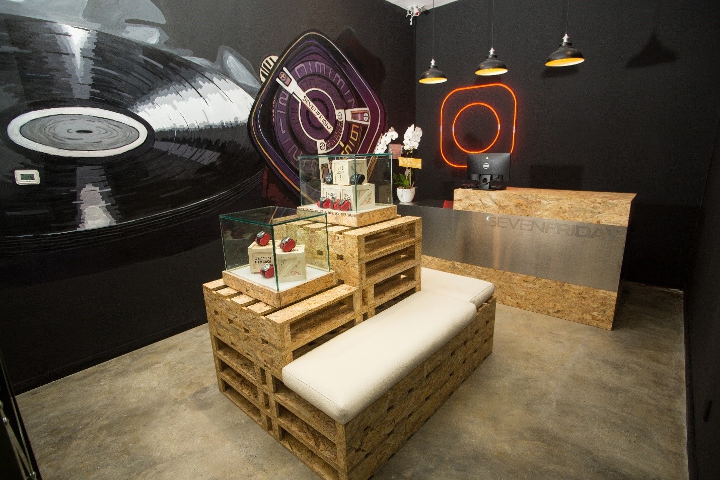SevenFriday pop-up store,  SevenFriday ảnh 1 SevenFriday pop-up store,  SevenFriday anh 1