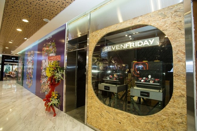 SevenFriday pop-up store,  SevenFriday ảnh 3 SevenFriday pop-up store,  SevenFriday anh 3