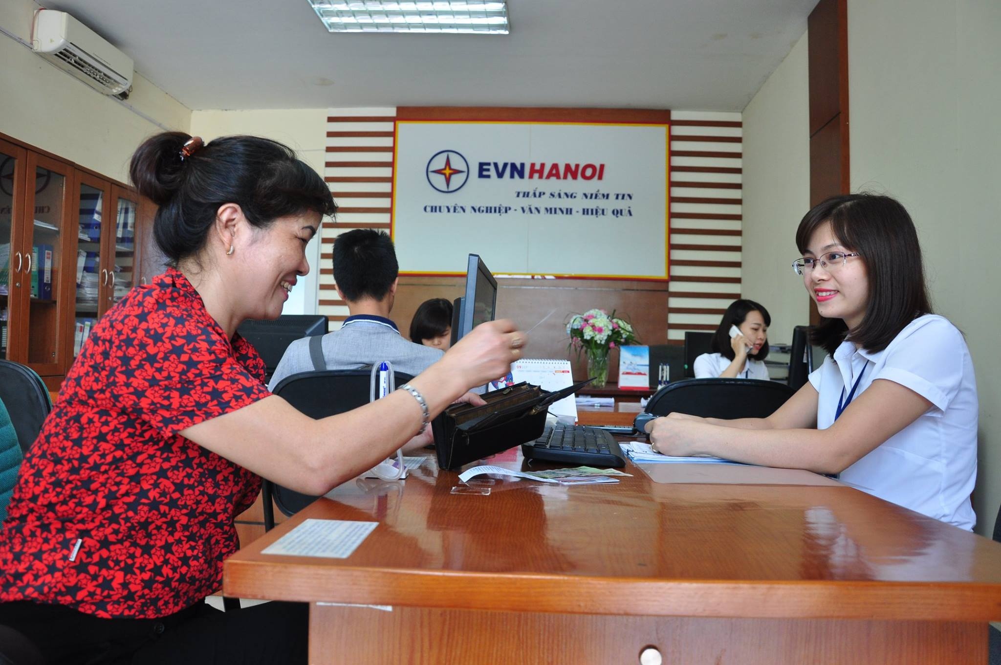 điện lực Hà Nội tiết kiệm 265, 6 triệu kWh ảnh 2 dien luc Ha Noi tiet kiem 265, 6 trieu kWh anh 2