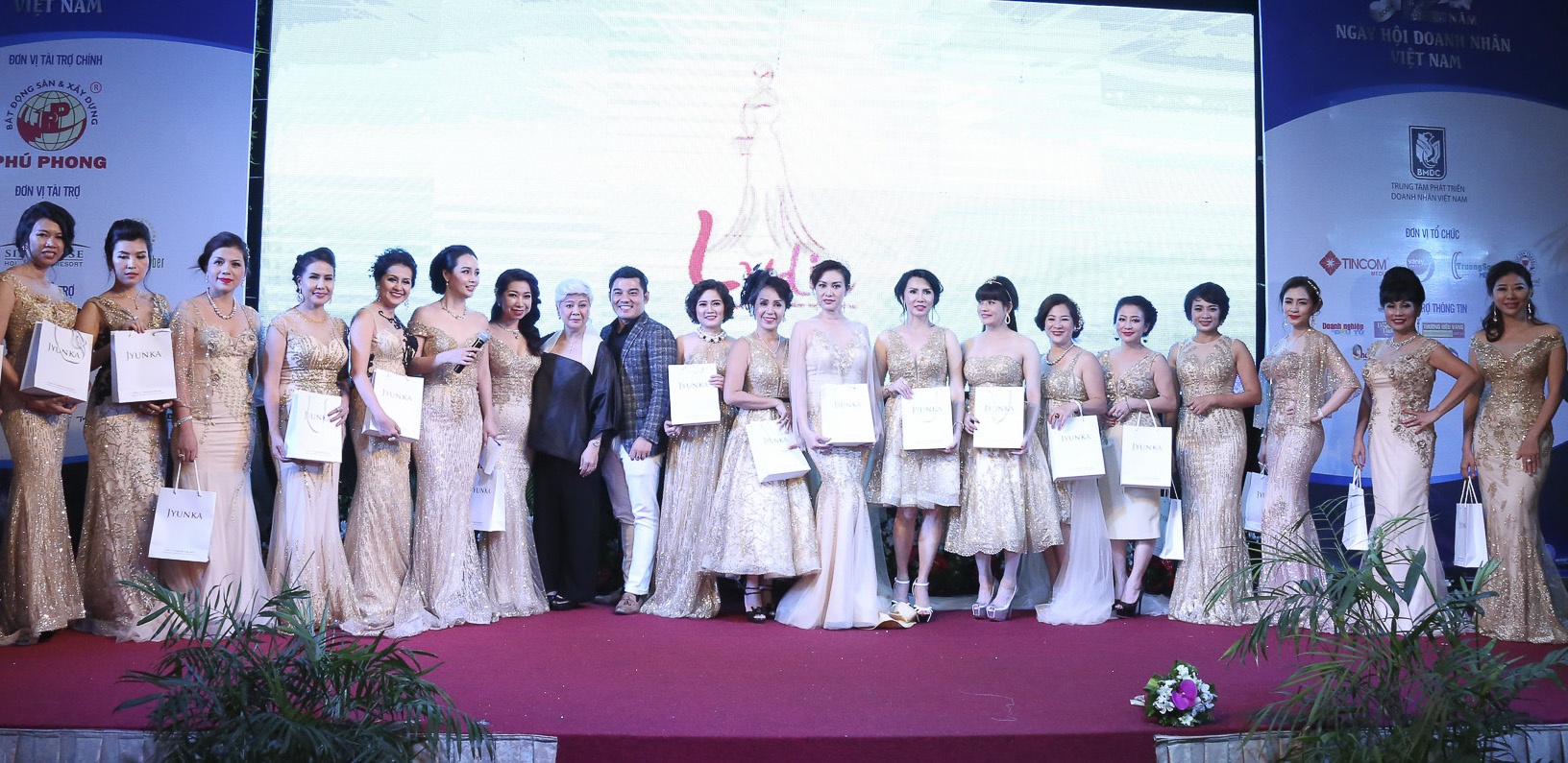 Dem hoi Doanh nhan anh 9