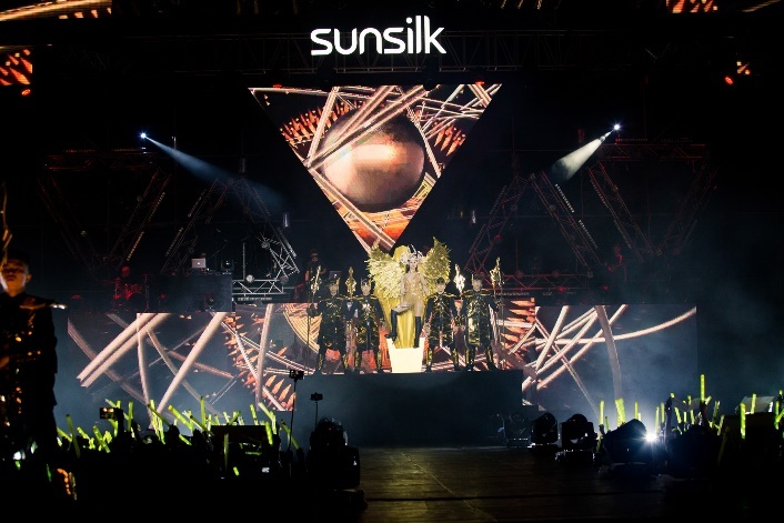 Ông Cao Thắng thích Đông Nhi chủ động ảnh 2 Ong Cao Thang thich Dong Nhi chu dong anh 2