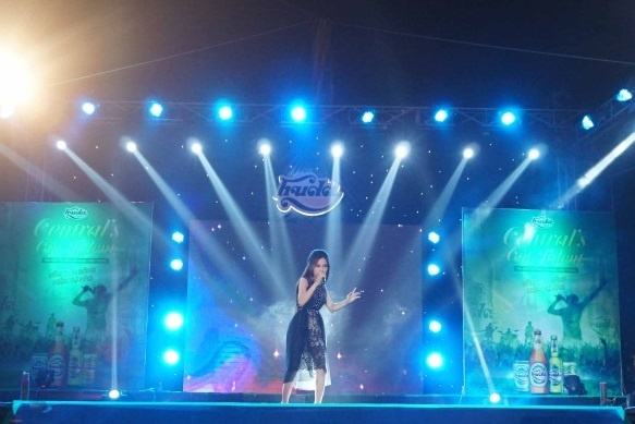 tro cung cua Truc Nhan thang cuoc thi am nhac anh 4