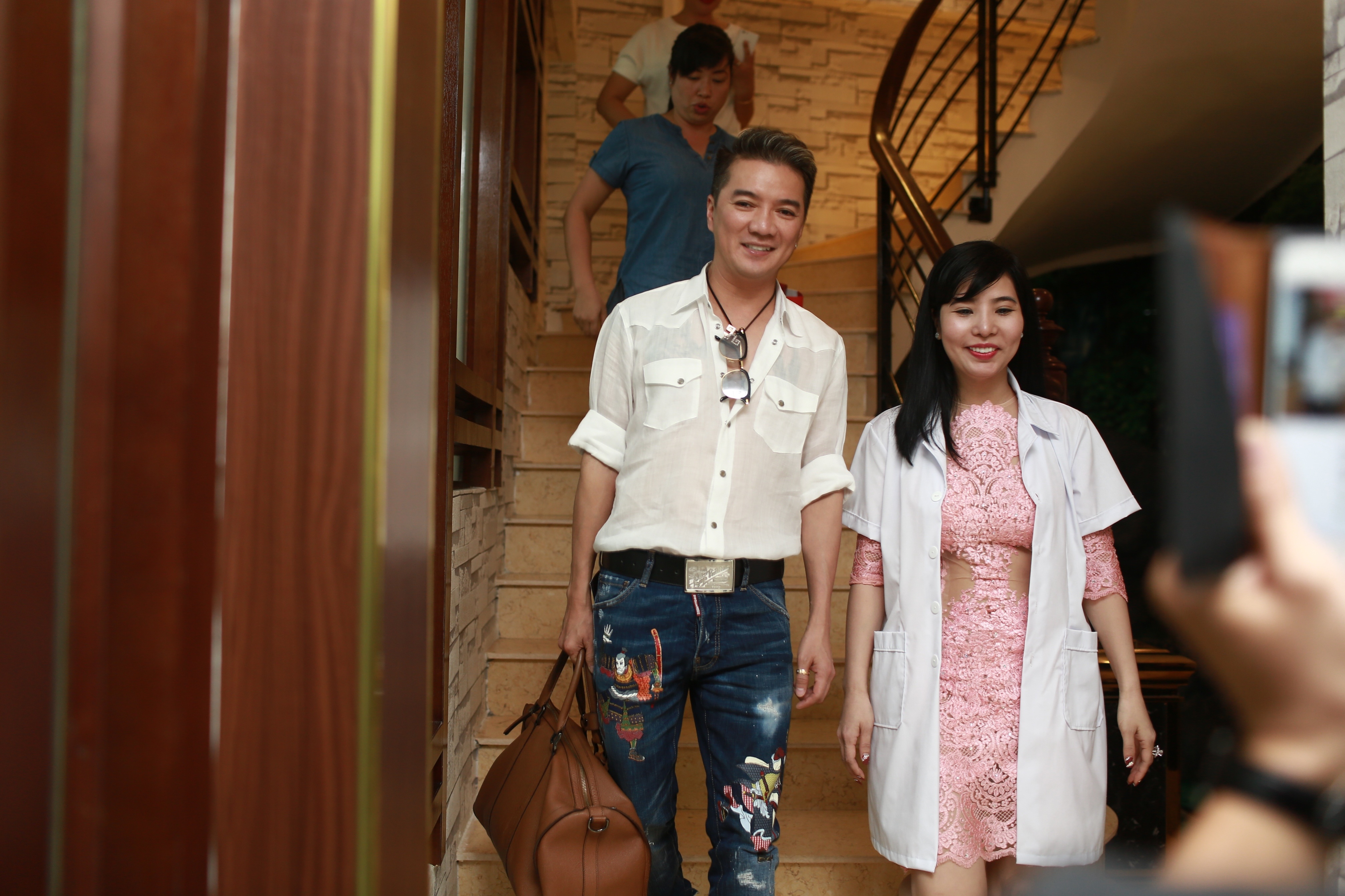 Dam Vinh Hung di spa anh 1