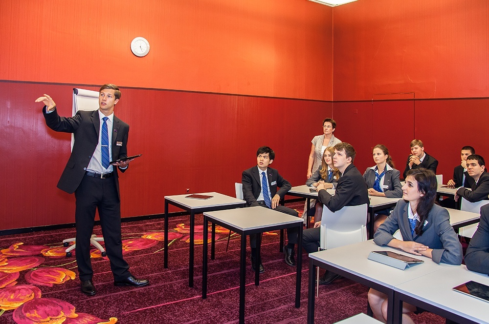 Hoc nganh khach san tai Thuy Si tao co hoi lam viec toan cau hinh anh