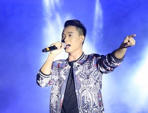 'Dem hoi chao nam hoc moi va Phat dong Miss HUTECH' soi dong hinh anh