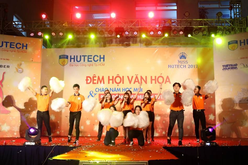 Dem hoi chao nam hoc moi,  phat dong Miss HUTECH anh 1